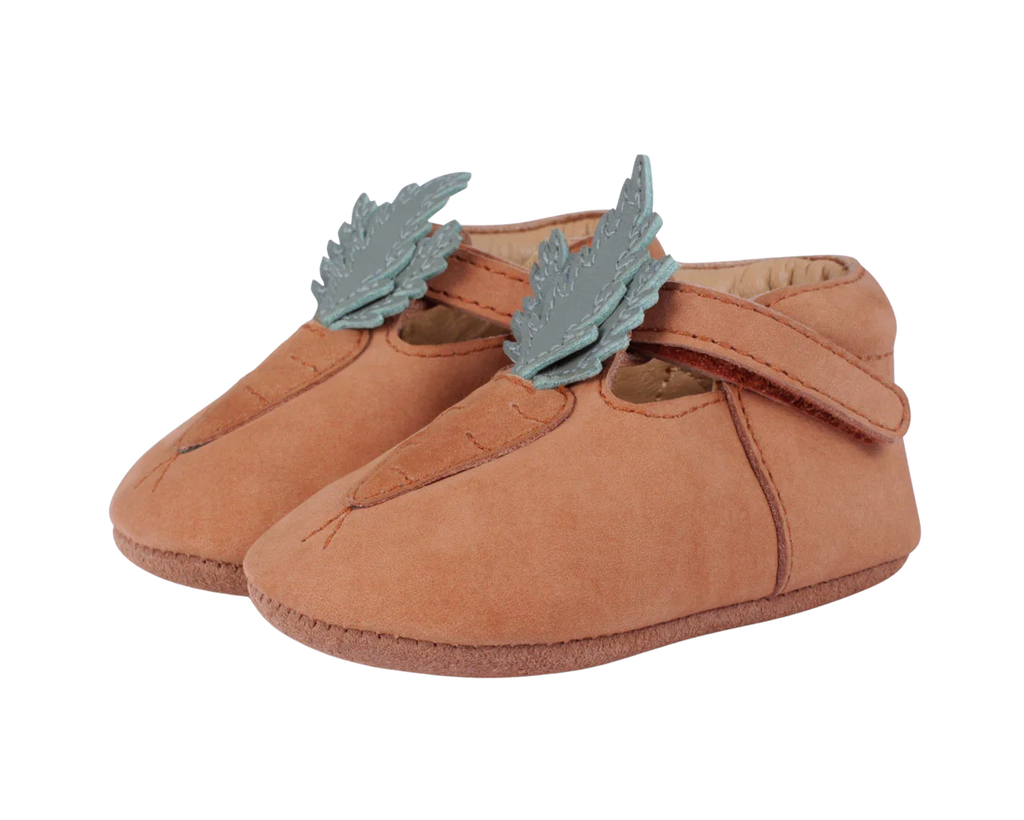 A pair of toddler's Donsje Baby Carrot Shoes in a soft brown suede, featuring decorative gray wings on each shoe. The background is transparent.