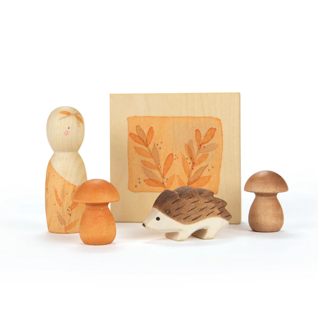 The Hello Autumn Set (Grapat X Ostheimer Limited Edition) features a leaf-decorated figure, two mushrooms, a hedgehog, and an orange leaf block—all in earthy tones for a cozy seasonal touch.