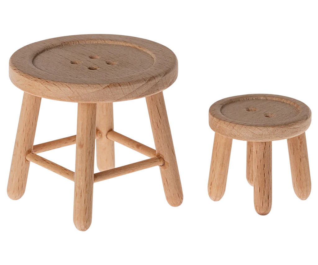 Ideal for Maileg enthusiasts, the Little Sister Bedroom Starter Set includes two button-inspired wooden stools. The larger stool has a wider seat and taller legs, while the smaller one mirrors its design in a compact form. Both feature circular tops with delightful button-like details.