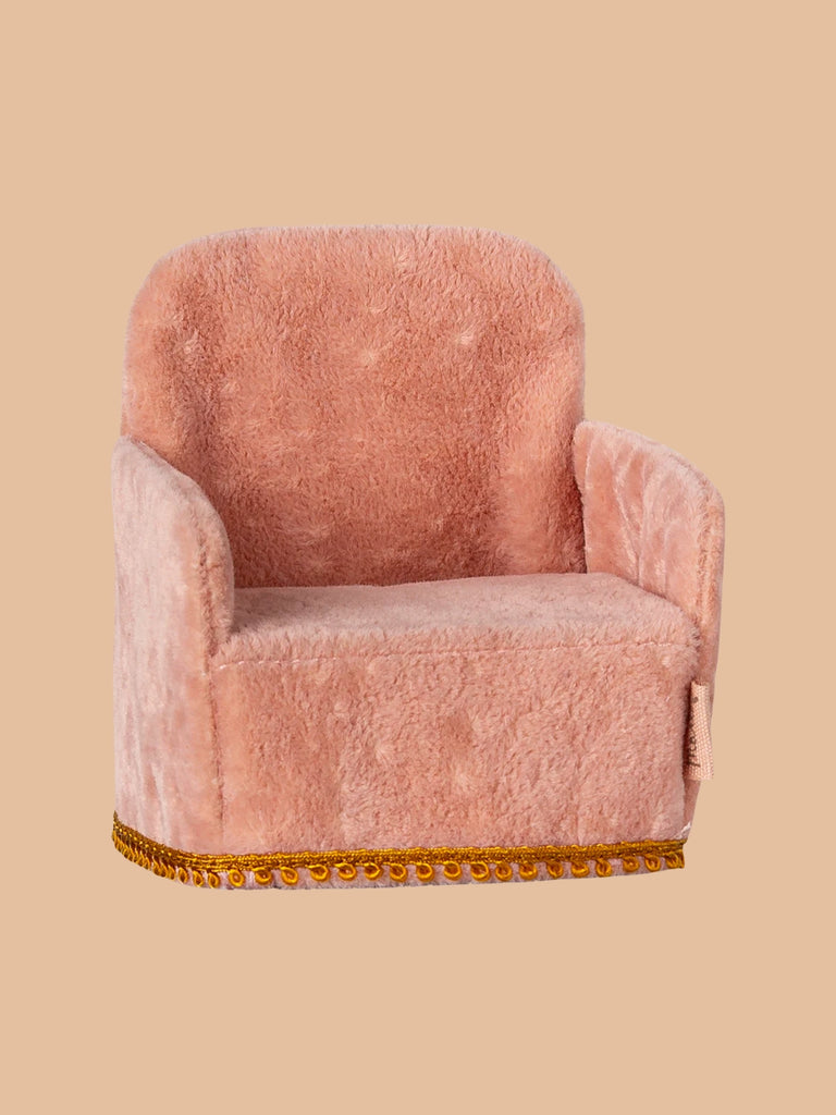 The PRE-ORDER Maileg Soft Chair in Rose, shipping late February, is a plush mini armchair with soft pink fabric and golden trim ideal for small friends, creating a cozy, whimsical farmhouse vibe.