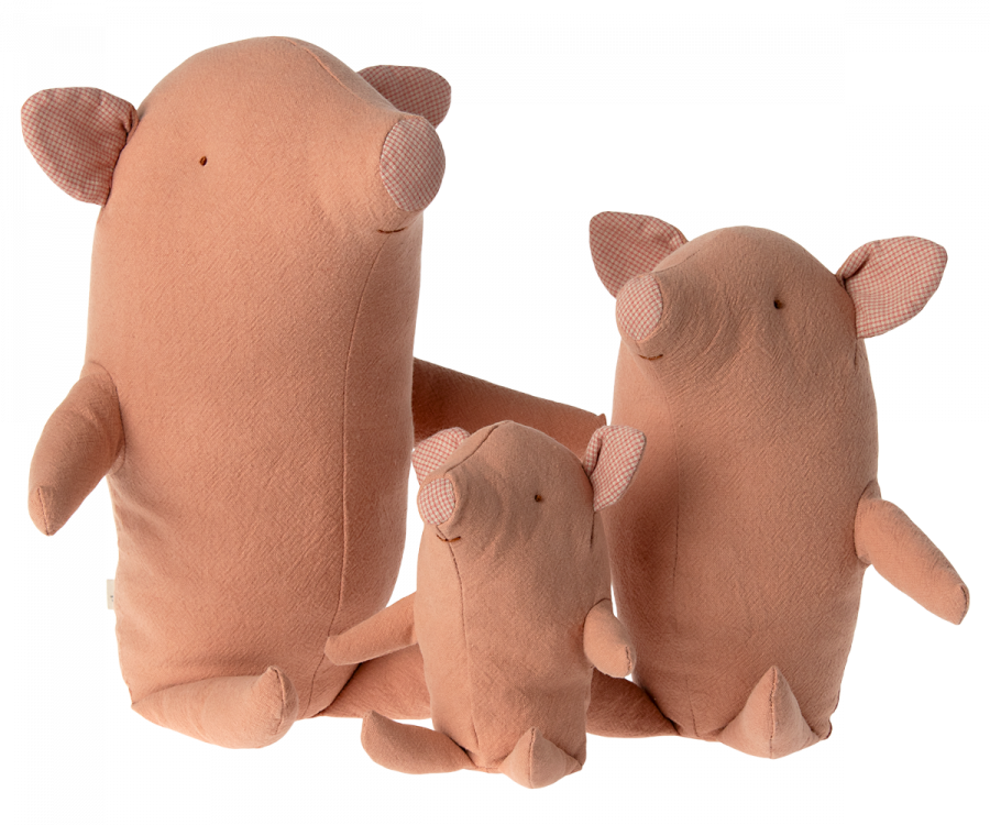 Three Maileg Truffles the Pig toys of varying sizes sit together, resembling a family of truffles. Each adorable pig is light pink with small pink ears and matching snouts. The stuffed animals feature simple, stitched eyes and slightly tilted heads, giving them a whimsical and endearing appearance.