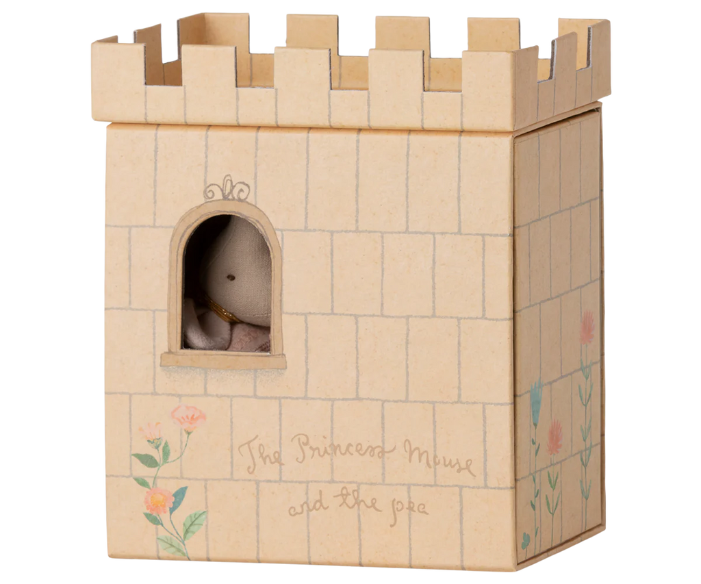 Small castle with a mouse inside