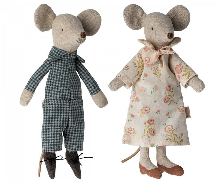 Two Maileg Grandma & Grandpa Mice in Cigarbox dolls against a black background; one dressed in a plaid suit and the other in a floral dress, both standing upright.
