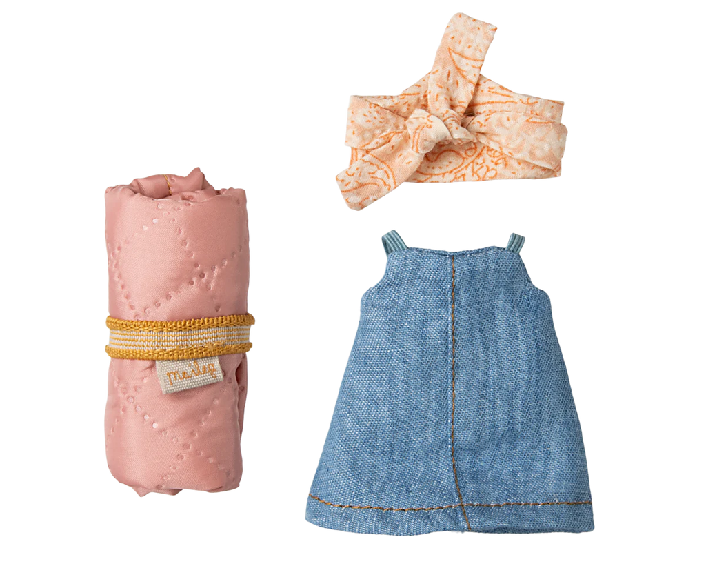 Discover our PRE-ORDER Maileg Hiker Mouse With Blush Sleeping Bag - Big Sister, shipping in February. This delightful set features intricate details resembling a stylish hiking trip, including a pink quilted sleeping bag with a yellow tie and an adorably detailed outfit.