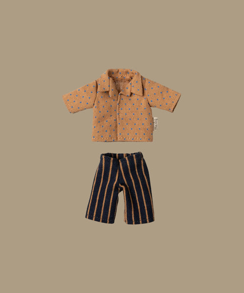 The Maileg Shirt and Striped Pants for Dad Mouse features a light brown dotted shirt with a subtle pattern and dark blue pants with thin vertical orange stripes on a beige background. Ships in one week.