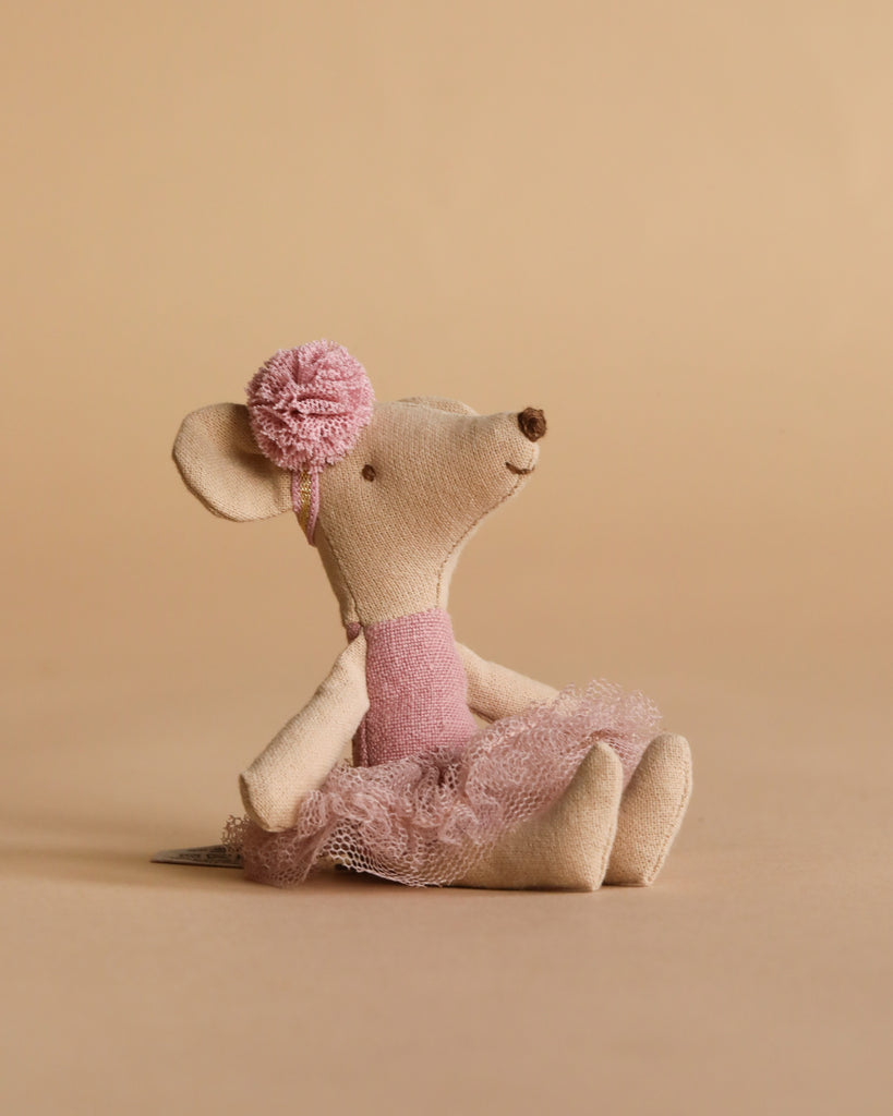 The Easter Basket Gift Set features a Maileg mouse in a pink dress and matching headband with a flower, posed against a beige background—ideal to pair with other Maileg mice and accessories.