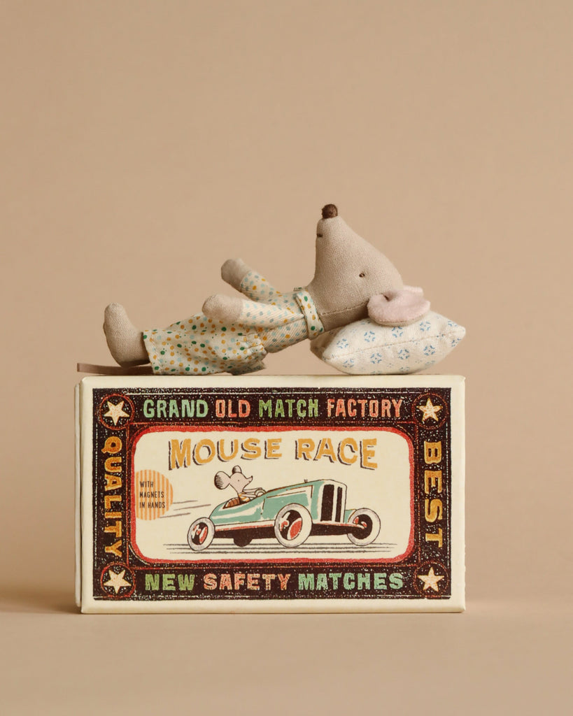 The Maileg Kitchen Set is perfect for matchbox mouse or Maileg mouse furniture collections, featuring delightful details and charming design to enhance imaginative play.