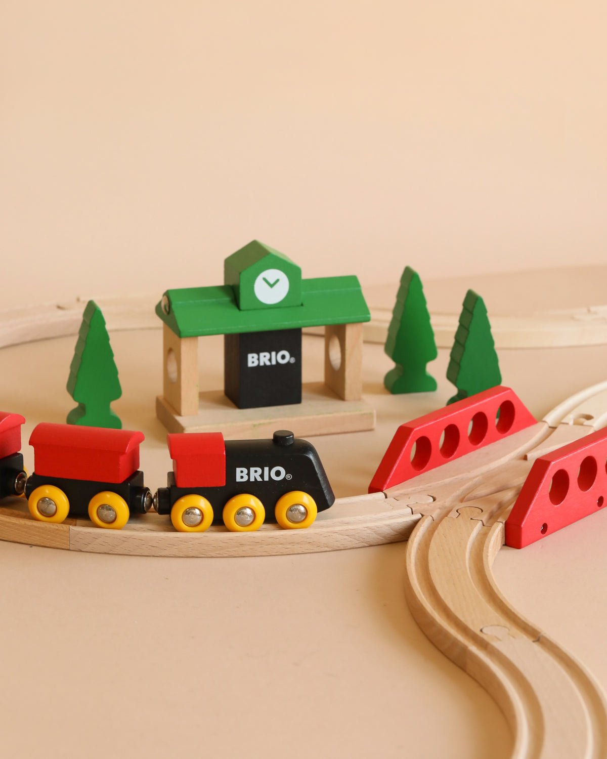 BRIO World Train Set Classic Figure 8 Set Odin Parker