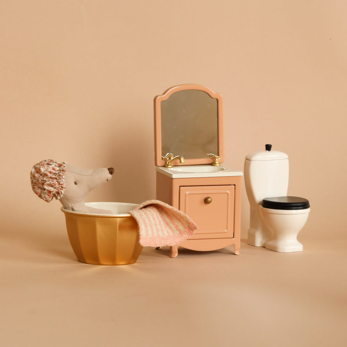 【Maileg】Miniature toilet トイレ Maileg miniature toilet – Dilly Dally Kids