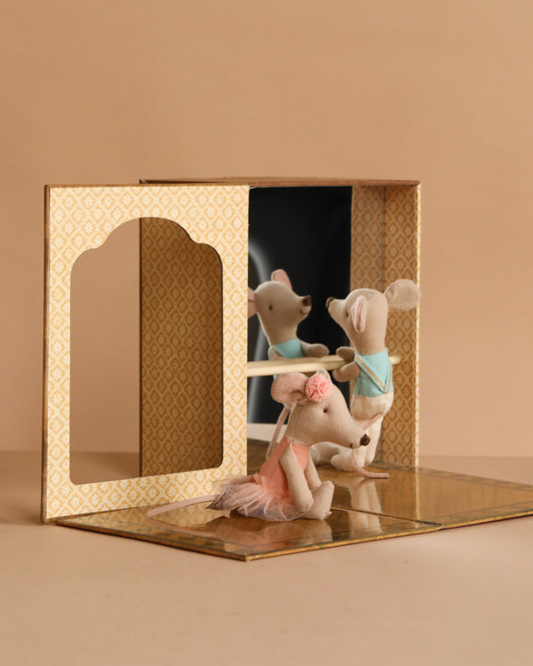 The Maileg Ballet Mice in Dance Studio set features Little Sister in a pink tutu and Brother in a blue leotard posing before a mirrored wall—a delightful playset for imaginative ballet stories with dancing reflections.