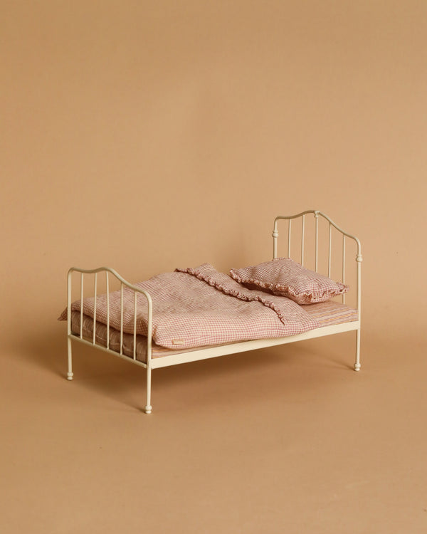 Toy doll bed