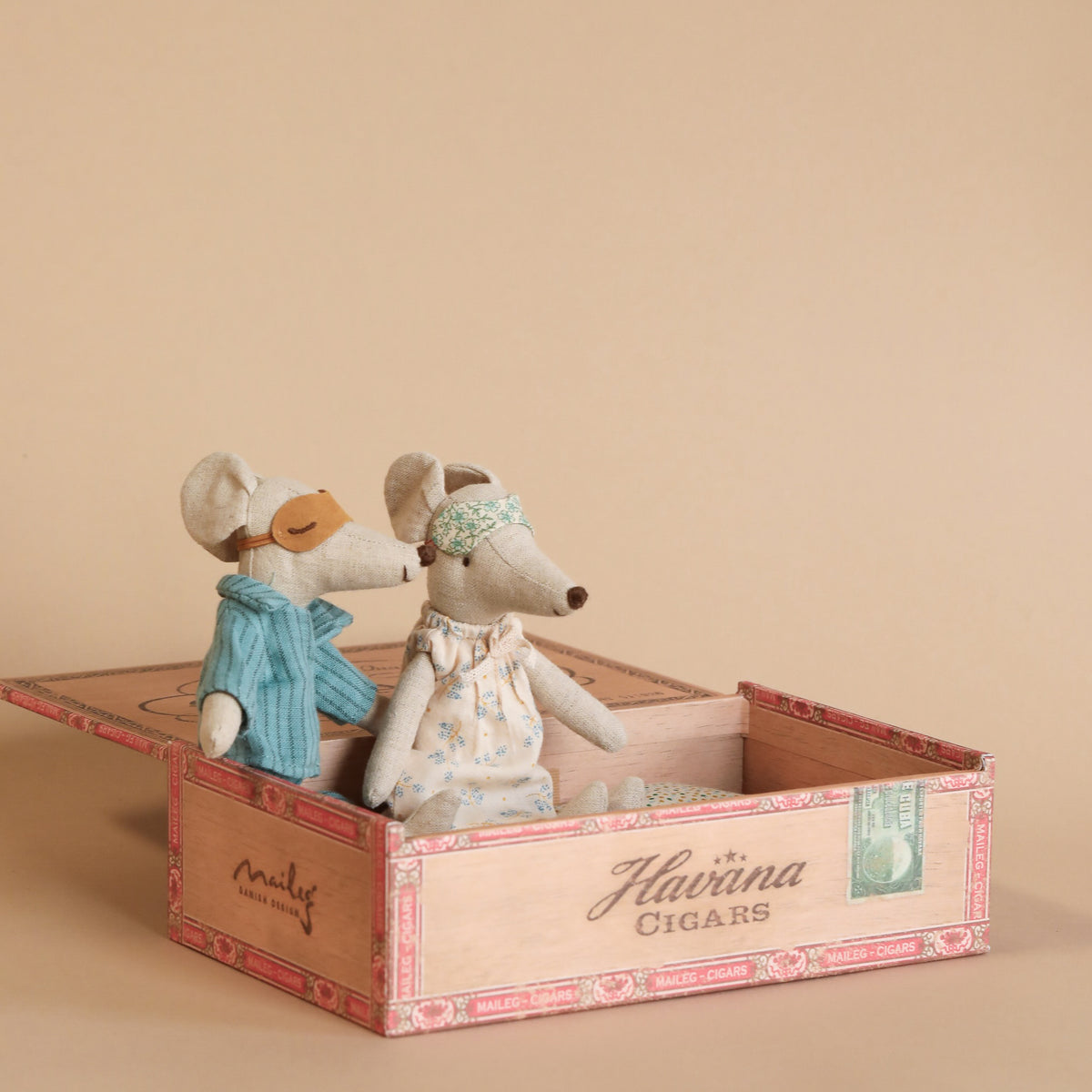 Maileg Mum & Dad Mice in Cigar Box– Odin Parker