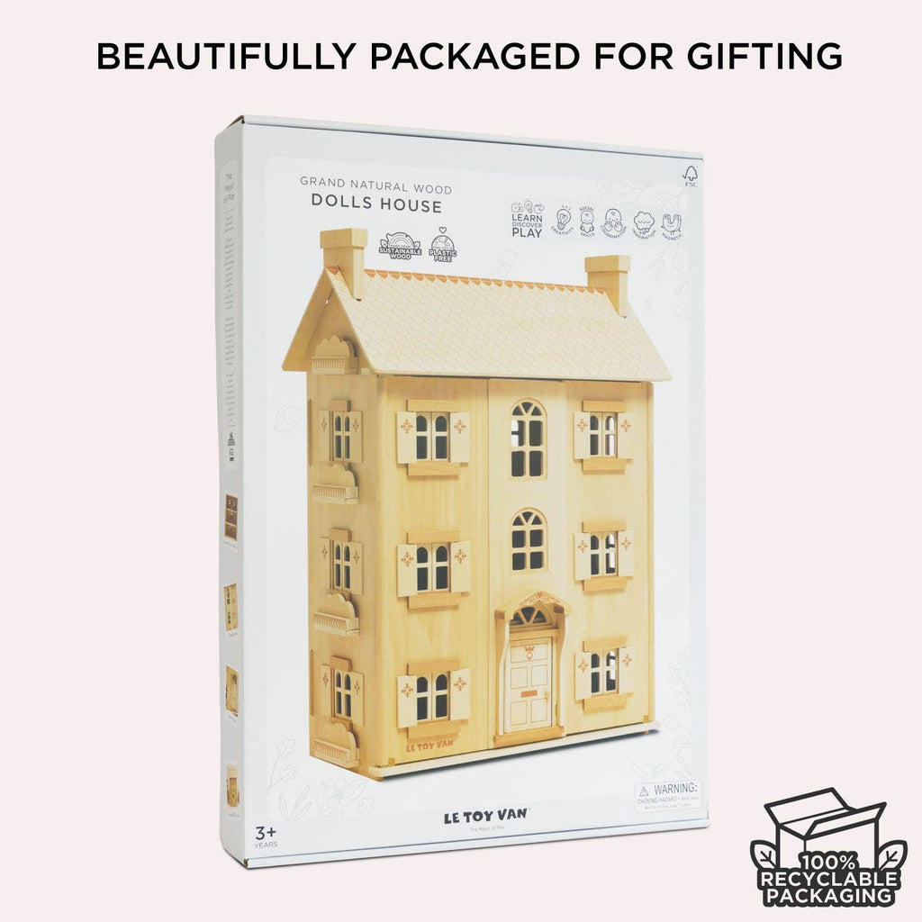 The Grand Natural Wood Doll House comes in box packaging featuring a house image, labeled “BEAUTIFULLY PACKAGED FOR GIFTING” and “100% RECYCLABLE PACKAGING.” Made from sustainable wood for imaginative play by Le Toy Van.