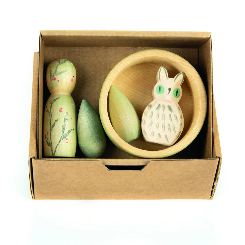 A small cardboard box contains the Hello Winter Set (Grapat X Ostheimer Limited Edition): a vine-painted figure, two green shapes, a bowl, and a white owl with green eyes and markings.