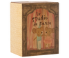 The Maileg Ballet Mice in Dance Studio, Little Sister and Brother, features a decorative box adorned with “Le Studio de Danse” and an illustration of two ballet mice on stage with curtains. Gold-patterned sides add elegance, making this charming set perfect as a dance studio toy or storytelling playset for imaginative adventures.