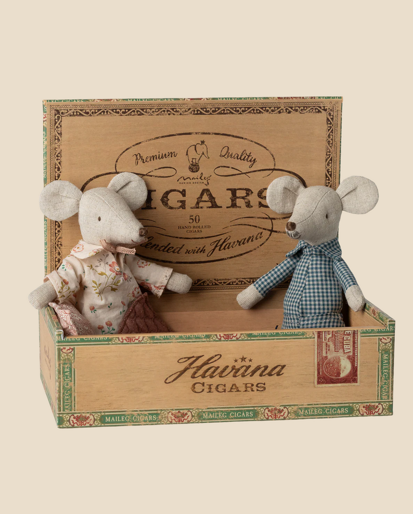Pre-order the Maileg Grandma and Grandpa Mice in Cigarbox (expected arrival: 03/01/26), featuring two charming mouse figures in a vintage-style "Havana Cigars" box—perfect for imaginative play and display.