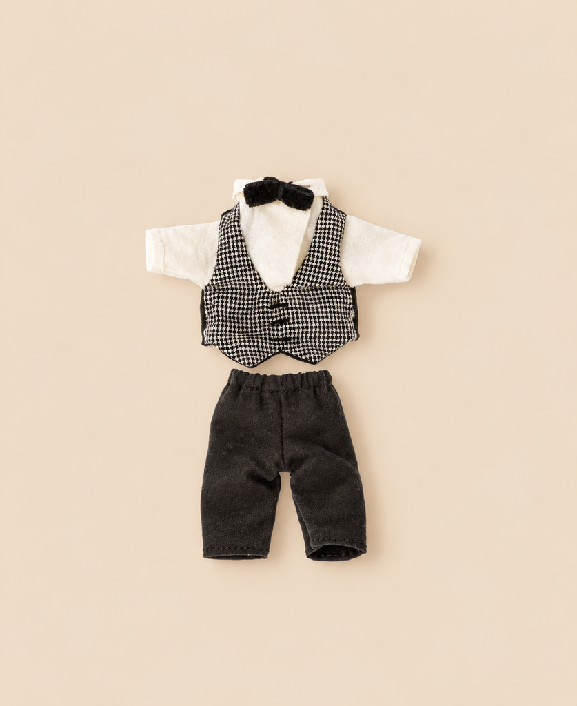 Maileg Extra Clothing: Waiter Clothes, Big Brother Mouse, consisting of a white shirt, a black and white patterned vest with a bow tie, and black trousers.