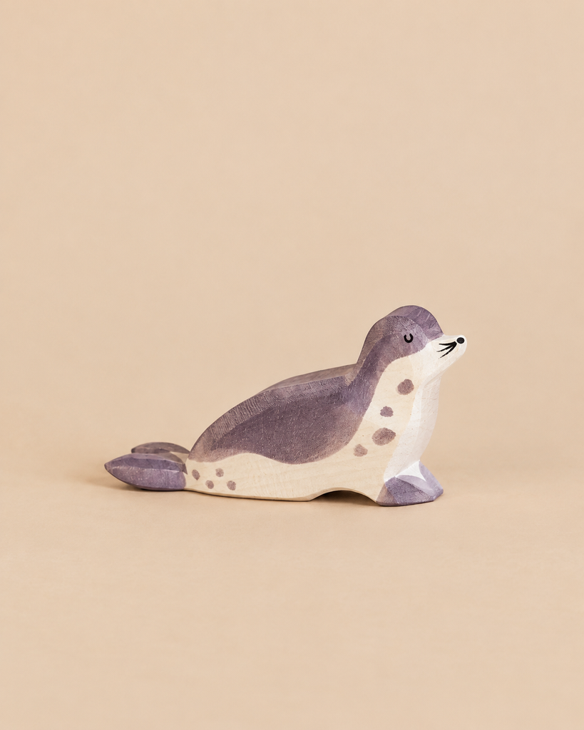 Ostheimer Sea Lion - Head Low handcrafted from wood with grey painted markings.