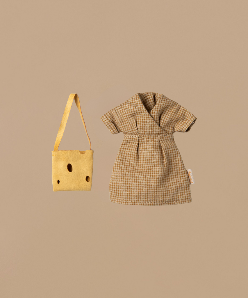 Dress up your Maileg Mum Mouse in style with the Maileg Mum Mouse in Queen Dress with Stand—featuring a plaid dress, yellow Swiss cheese-inspired felt purse, and stand, all displayed on a beige background.