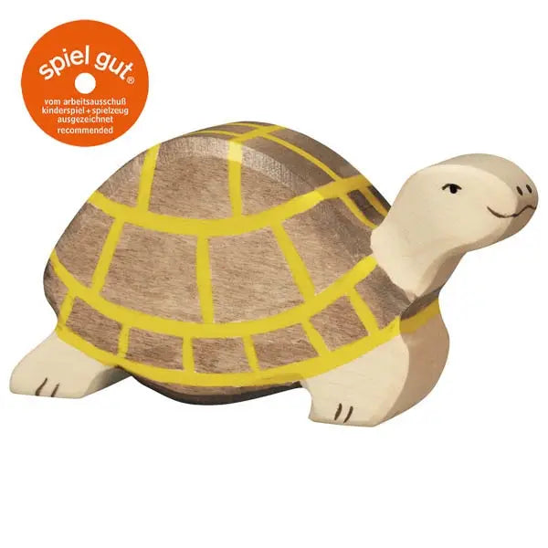 A Holztiger Tortoise with a yellow and brown shell, handcrafted from maple and beech wood. The tortoise has a smiling face, reminiscent of HOLZTIGER figures. The "spiel gut" recommendation badge is displayed in the top left corner.