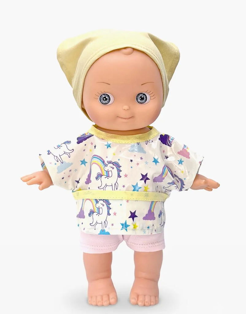 The Mini Pancha Doll - Alice with Unicorn Painting Outfit is a high-quality vinyl doll featuring a yellow hat, a unicorn-patterned shirt with stars, and pink shorts, standing upright against a plain white background—perfect for encouraging imaginative play.