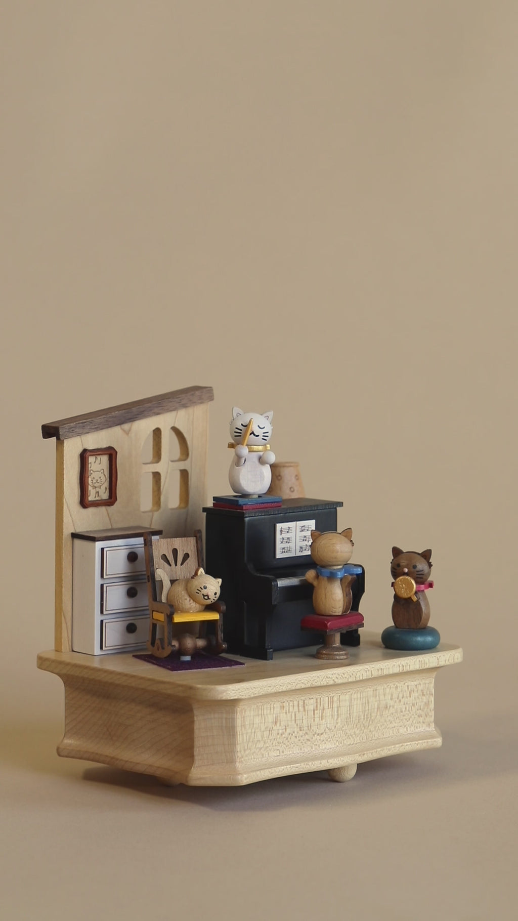 Wooden music box with cats playing the piano