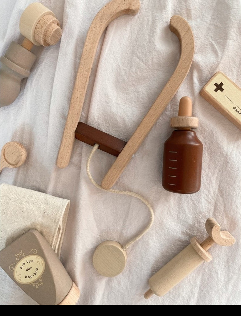 Wooden doctor set toy