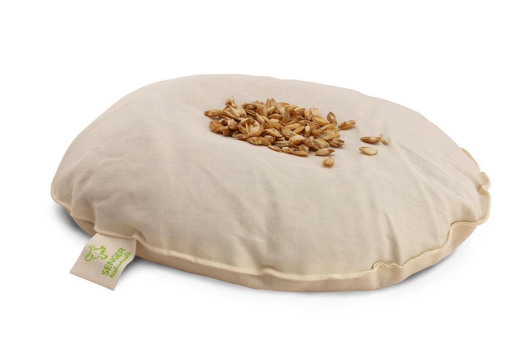 A Senger Naturwelt Cuddly Animal - White Seal with a pile of barley grains on top, isolated on a white background. The cuddly animal, made from organically grown cotton, has a green label on the side.